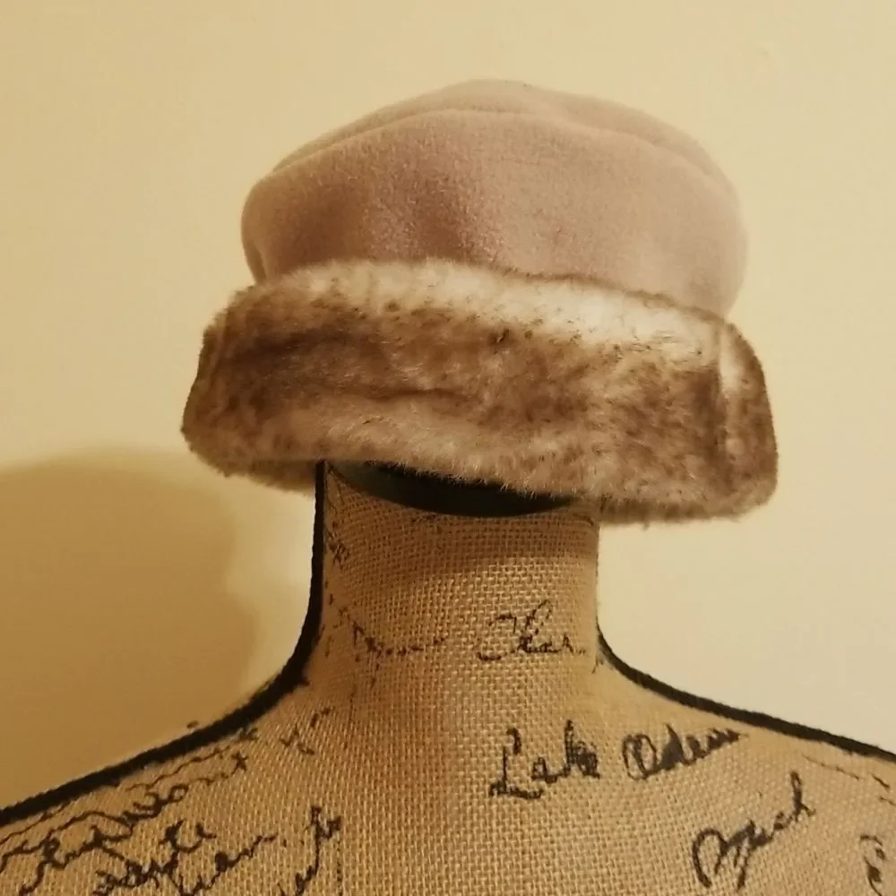 Child’s Beige Faux Fur Winter Hat | Soft & Cozy | EUC
